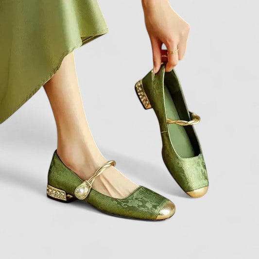 Camille Satijnen Pumps Met Sierhak