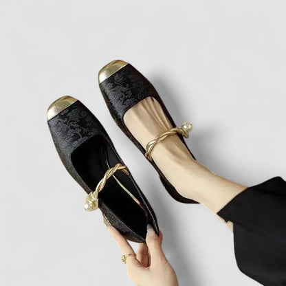 Camille Satijnen Pumps Met Sierhak