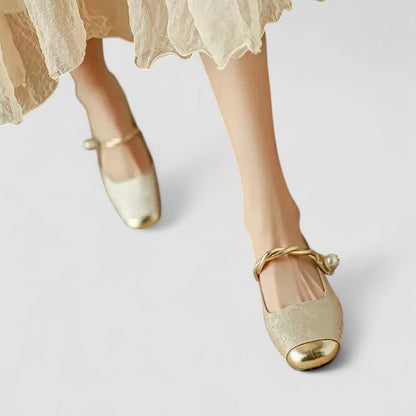 Camille Satijnen Pumps Met Sierhak